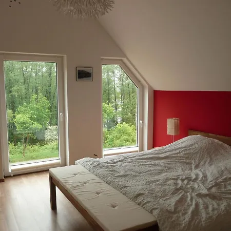 Semesterbostad Lakeside House Strasen