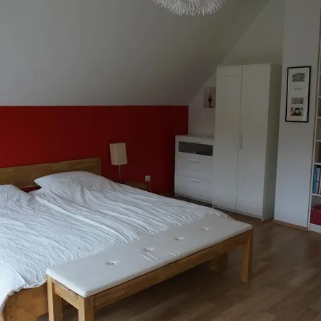 Semesterbostad Lakeside House Strasen