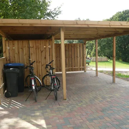 Semesterbostad Lakeside House Strasen