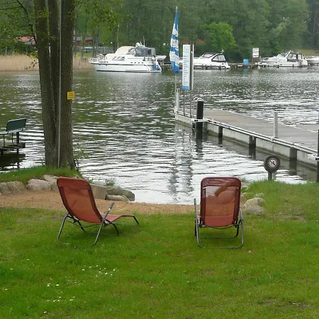 Semesterbostad Lakeside House Strasen *