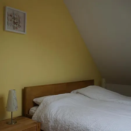Semesterbostad Lakeside House Strasen